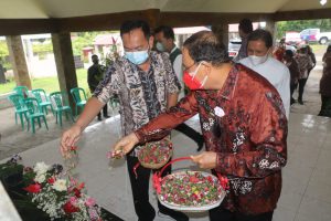 ziarah ke makam Karel lasut Senduk ziarah ke makam Karel lasut Senduk